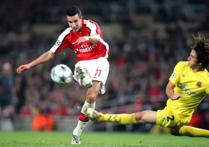 Framed Print : Robin van Persie (Arsenal) Gonzalo Rodriguez (Villarreal) Framed Print : Robin van Persie (Arsenal) Gonzalo Rodriguez (Villarreal)