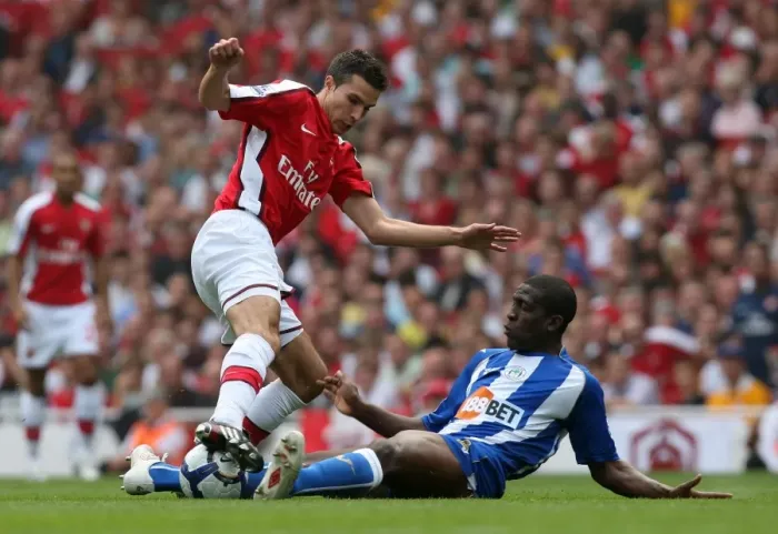 Framed Print : Robin van Persie (Arsenal) Hendry Thomas (Wigan) Framed Print : Robin van Persie (Arsenal) Hendry Thomas (Wigan)