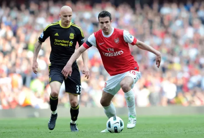 Framed Print : Robin van Persie (Arsenal) Jonjo Shelvey (Liverpool). Arsenal 1: 1 Liverpool