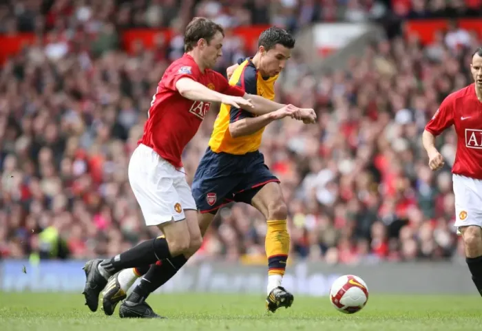 Framed Print : Robin van Persie (Arsenal) Jonny Evans (Man United) Framed Print : Robin van Persie (Arsenal) Jonny Evans (Man United)