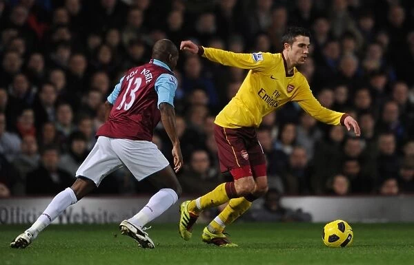 Robin van Persie (Arsenal) Luis Boa Morte (West Ham). West Ham United 0: 3 Arsenal