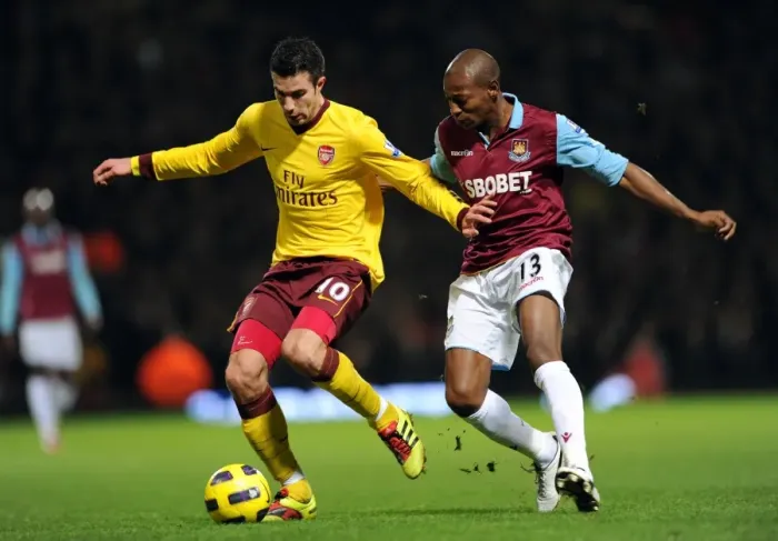 Framed Print : Robin van Persie (Arsenal) Luis Boa Morte (West Ham). West Ham United 0: 3 Arsenal Framed Print : Robin van Persie (Arsenal) Luis Boa Morte (West Ham). West Ham United 0: 3 Arsenal