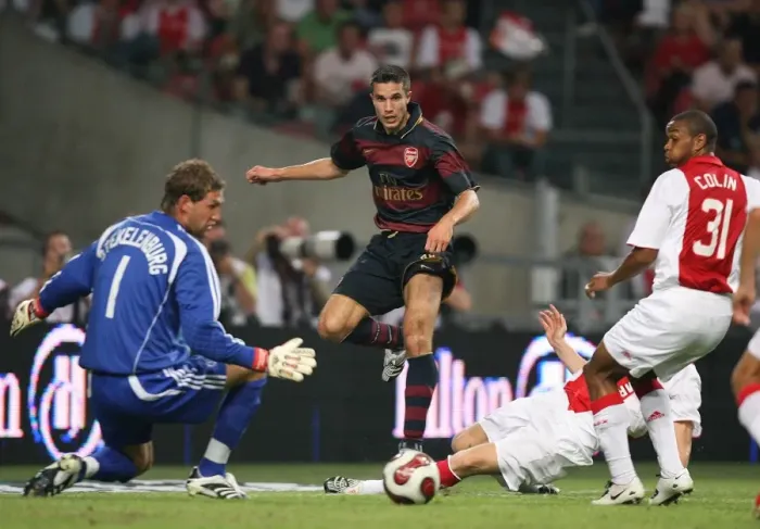 Framed Print : Robin van Persie (Arsenal) Maarten Stekelenburg and Colin (Ajax) Framed Print : Robin van Persie (Arsenal) Maarten Stekelenburg and Colin (Ajax)