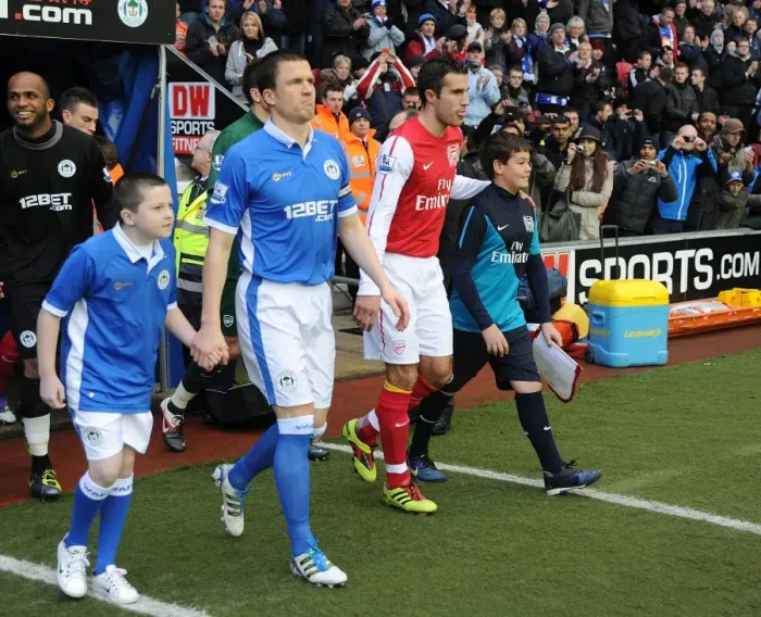 Framed Print : Robin van Persie and Arsenal Mascot Unite Before Wigan Athletic Clash, 2011-12 Premier League Framed Print : Robin van Persie and Arsenal Mascot Unite Before Wigan Athletic Clash, 2011-12 Premier League
