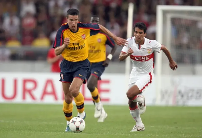 Framed Print : Robin van Persie (Arsenal) Pardo (Stuttgart) Framed Print : Robin van Persie (Arsenal) Pardo (Stuttgart)