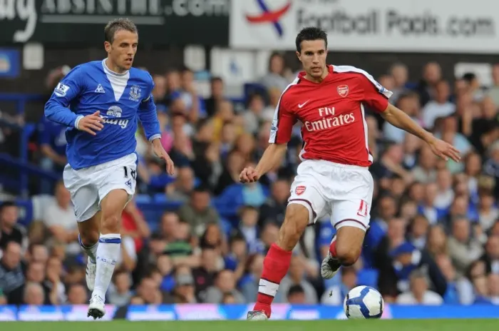 Framed Print : Robin van Persie (Arsenal) Phil Neville (Everton) Framed Print : Robin van Persie (Arsenal) Phil Neville (Everton)