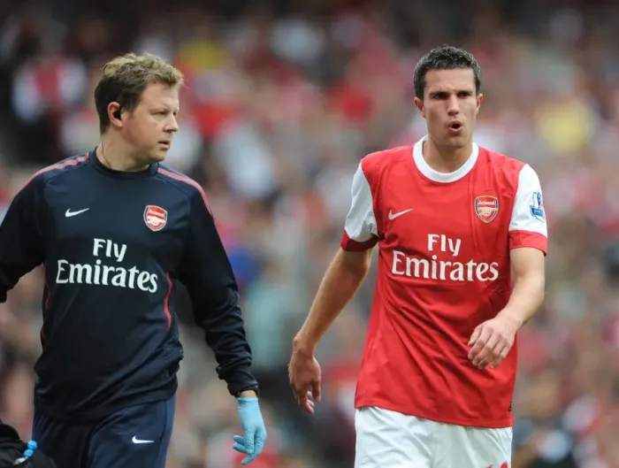 Framed Print : Robin van Persie with Arsenal physio Colin Lewin. Arsenal 6: 0 Blackpool