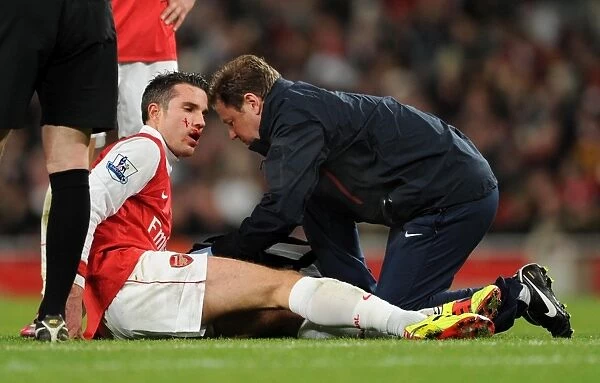 Robin van Persie (Arsenal) with Physio Colin Lewin. Arsenal 2: 1 Fulham