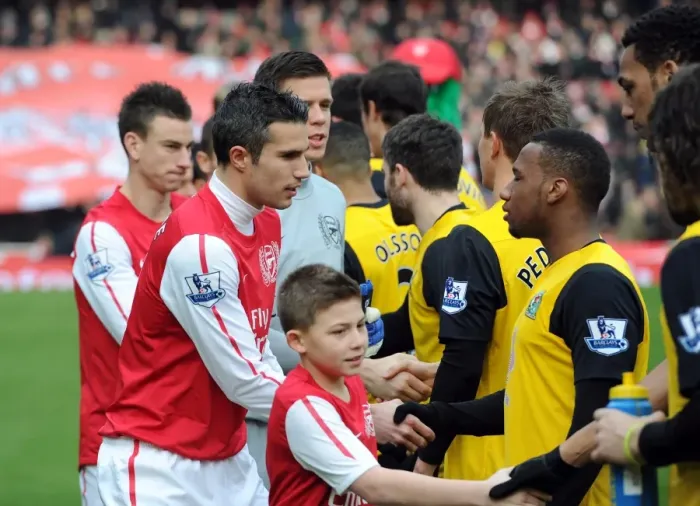 Framed Print : Robin van Persie (Arsenal) shakes hands with Junior Hoilett (Rovers) before the match Framed Print : Robin van Persie (Arsenal) shakes hands with Junior Hoilett (Rovers) before the match