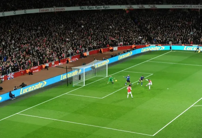 Framed Print : Robin van Persie (Arsenal) shoots wide past Anders Lindegaard (Man Utd)