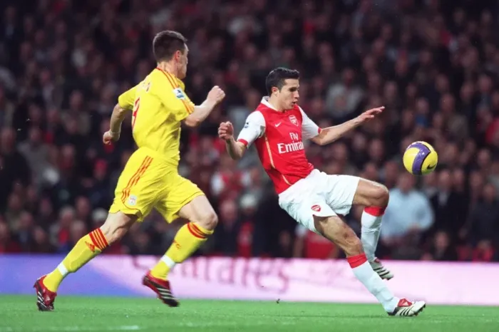Framed Print : Robin van Persie (Arsenal) Steve Finnan (Liverpool) Framed Print : Robin van Persie (Arsenal) Steve Finnan (Liverpool)