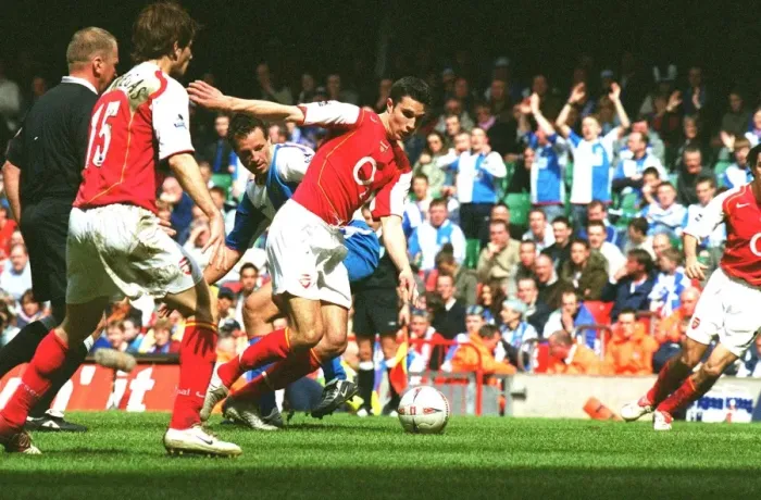 Framed Print : Robin van Persie (Arsenal) turns Lucas Neill (Rovers) on his way to scoring Arsenals 2nd goal h