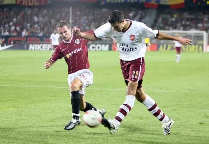 Framed Print : Robin van Persie (Arsenal) Zdenek Pospech (Sparta Prague)