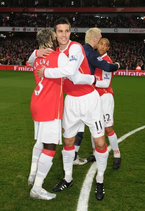Framed Print : Robin van Persie and Bacary Sagna (Arsenal) before the match