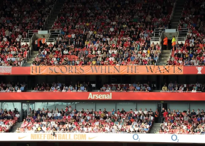 Framed Print : Robin van Persie banner. Arsenal 3: 0 Aston Villa. Barclays Premier League Framed Print : Robin van Persie banner. Arsenal 3: 0 Aston Villa. Barclays Premier League