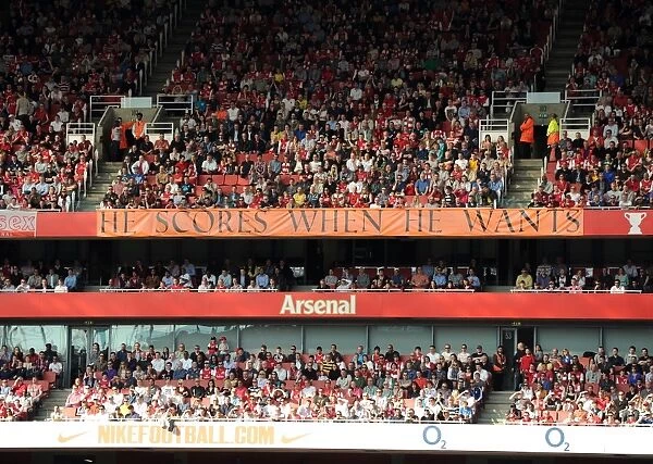 Robin van Persie banner. Arsenal 3:0 Aston Villa. Barclays Premier League