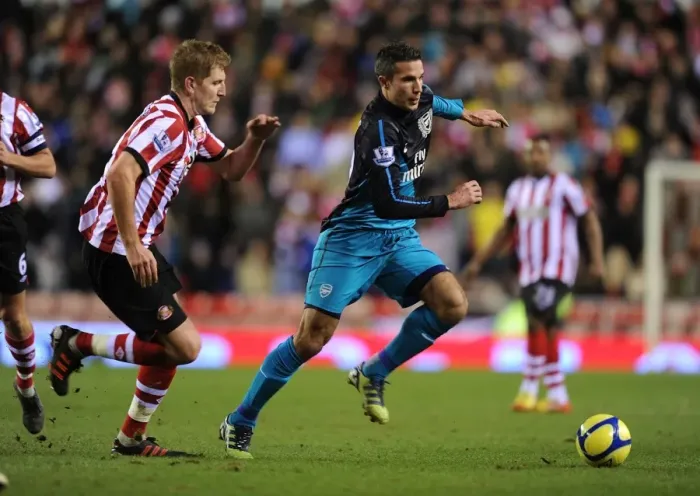Framed Print : Robin van Persie Breaks Past Michael Turner: Sunderland vs. Arsenal, FA Cup 2011-12