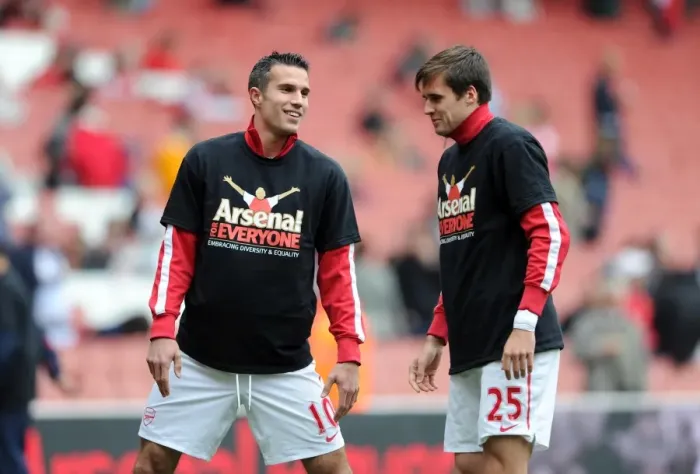 Framed Print : Robin van Persie and Carl Jenkinson (Arsenal) warm up in thier Arsenal for Everyone T Shirt