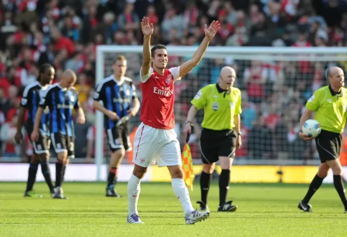 Framed Print : Robin van Persie Celebrates Arsenal's Victory over Stoke City: 3-1 Framed Print : Robin van Persie Celebrates Arsenal's Victory over Stoke City: 3-1