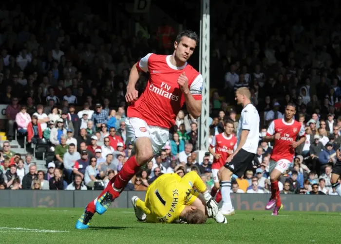 Framed Print : Robin van Persie celebrates scoring the 1st Arsenal goal. Fulham 2: 2 Arsenal Framed Print : Robin van Persie celebrates scoring the 1st Arsenal goal. Fulham 2: 2 Arsenal