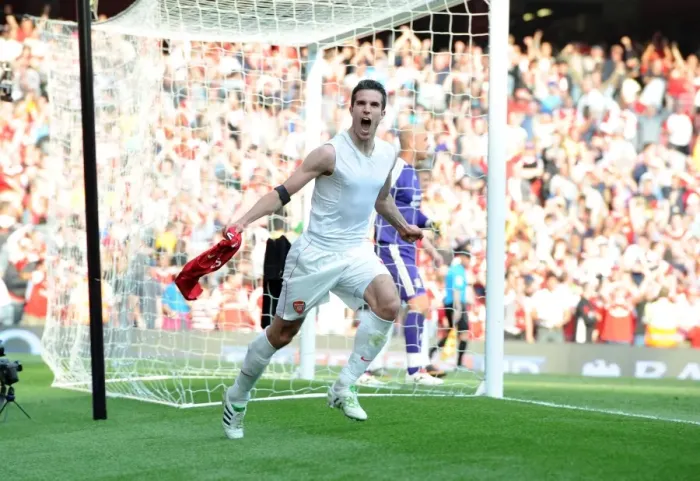 Framed Print : Robin van Persie celebrates scoring Arsenals goal. Arsenal 1: 1 Liverpool
