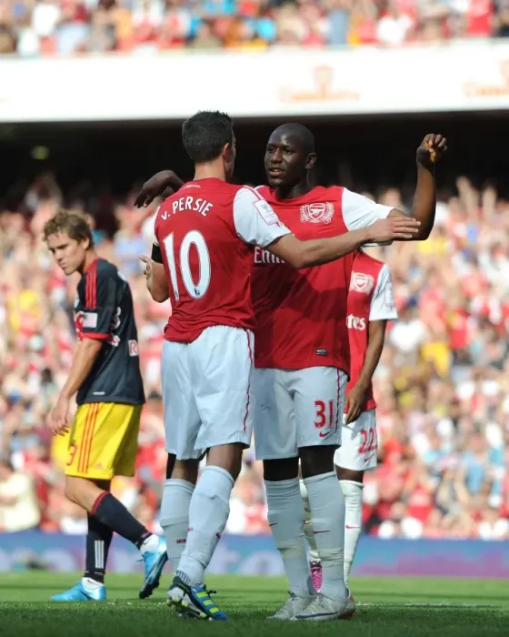 Framed Print : Robin van Persie celebrates scoring Arsenals goal with Benik Afobe Framed Print : Robin van Persie celebrates scoring Arsenals goal with Benik Afobe