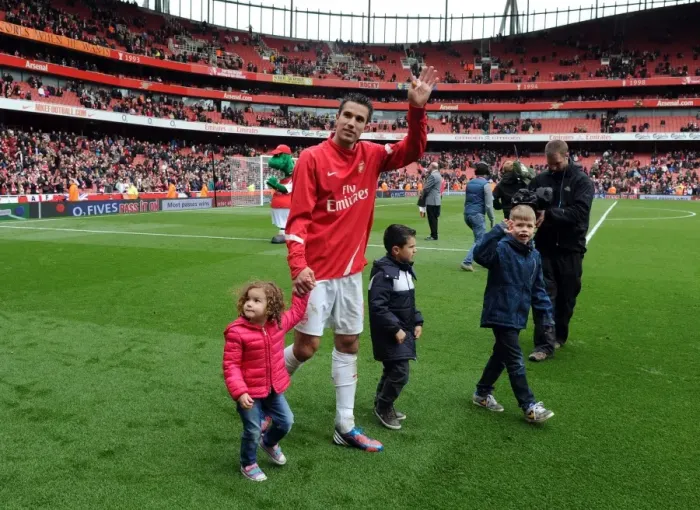Framed Print : Robin van Persie Celebrates Victory: Arsenal v Norwich City, Premier League 2011-12