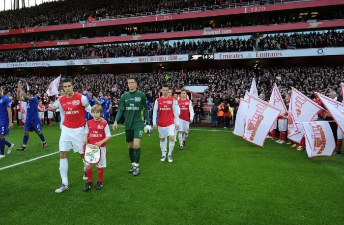 Framed Print : Robin van Persie Leads Arsenal: Arsenal vs. Everton, 2011-12 Premier League, Emirates Stadium