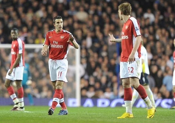 Robin van Persie and Nicklas Bendtner (Arsenal). Tottenham Hotspur 2: 1 Arsenal