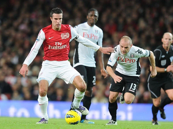 Robin van Persie Outmaneuvers Danny Murphy: Arsenal vs Fulham, Premier League 2011-12