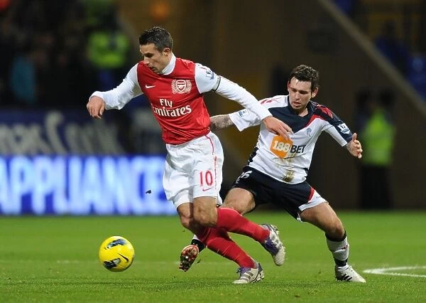 Robin van Persie Outmaneuvers Mark Davies: Bolton Wanderers vs. Arsenal, Premier League 2011-12