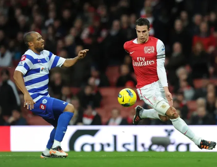 Framed Print : Robin van Persie Outsmarts Danny Gabbidon: Arsenal's Triumph over Queens Park Rangers