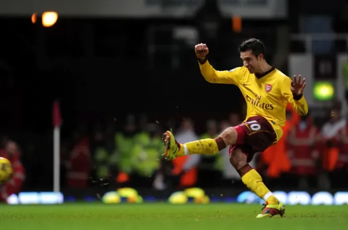 Framed Print : Robin van Persie scores his 2nd goal Arsenals 3rd from the penalty spot Framed Print : Robin van Persie scores his 2nd goal Arsenals 3rd from the penalty spot