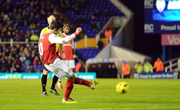 Framed Print : Robin van Persie scores Arsenals 1st goal from a free kick. Birmingham City 0