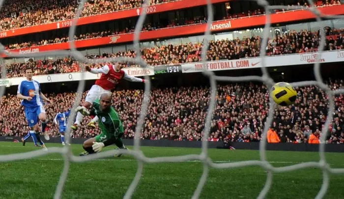 Framed Print : Robin van Persie scores his and Arsenals 1st goal past Ali Al Habsi (Wigan) Framed Print : Robin van Persie scores his and Arsenals 1st goal past Ali Al Habsi (Wigan)