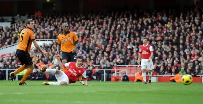 Framed Print : Robin van Persie scores his and Arsenals 1st goal under pressure from Richard Stearman