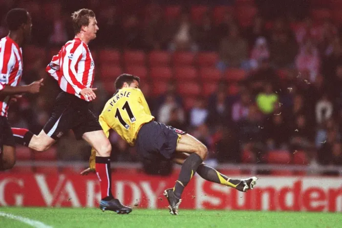 Framed Print : Robin van Persie scores Arsenals 3rd goal his 2nd under pressure from Steven Caldwell Framed Print : Robin van Persie scores Arsenals 3rd goal his 2nd under pressure from Steven Caldwell