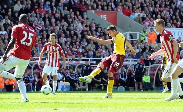Robin van PErsie scores Arsenals goal. Stoke City 3:1 Arsenal. Barclays Premier League