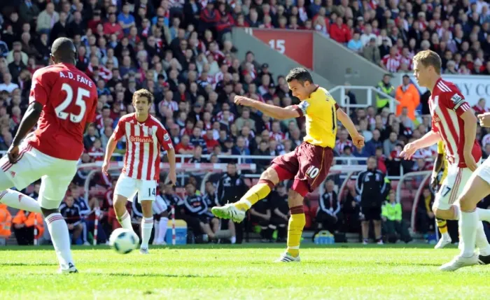 Framed Print : Robin van PErsie scores Arsenals goal. Stoke City 3: 1 Arsenal. Barclays Premier League