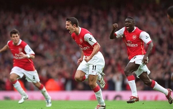Robin van Persie scores Arsenals goal from a free kick
