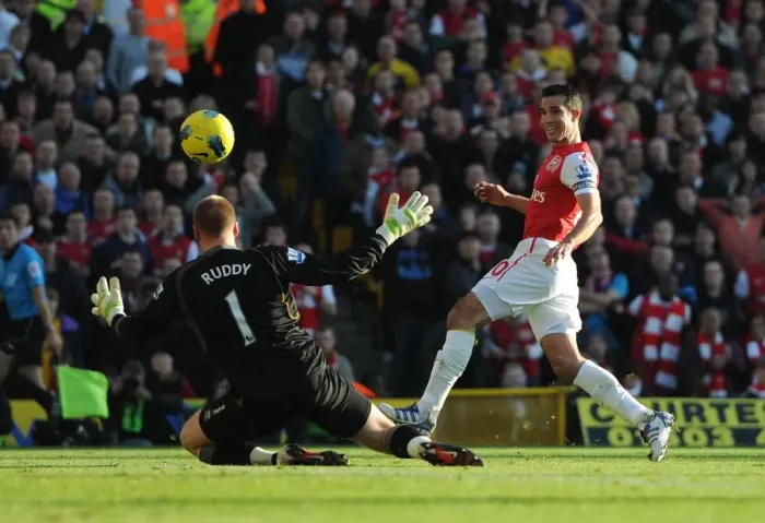 Framed Print : Robin van Persie Scores Arsenal's Second Goal Against Norwich City (Premier League 2011-12)
