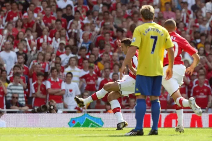 Framed Print : Robin van Persie Scores Arsenal's Second Goal from the Penalty Spot: Arsenal 4-1 Stoke City, Barclays Premier League, Emirates Stadium (2009) Framed Print : Robin van Persie Scores Arsenal's Second Goal from the Penalty Spot: Arsenal 4-1 Stoke City, Barclays Premier League, Emirates Stadium (2009)