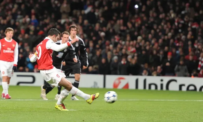 Framed Print : Robin van Persie Scores First Arsenal Goal of the Season from Penalty Spot against Partizan Belgrade