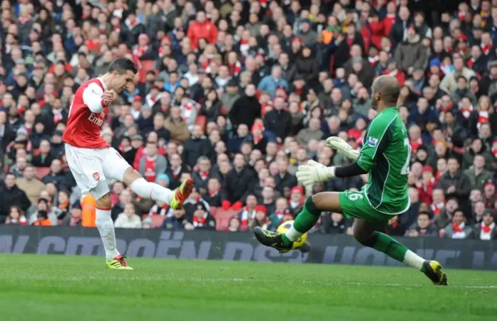 Framed Print : Robin van Persie Scores First Goal: Arsenal 3-0 Wigan Athletic, Premier League 2011