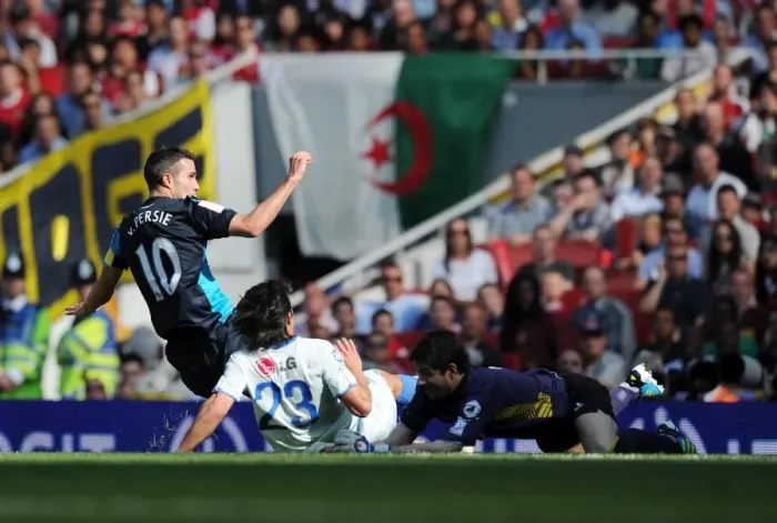 Framed Print : Robin van Persie Scores the First Goal: Arsenal vs. Boca Juniors, Emirates Cup 2011 Framed Print : Robin van Persie Scores the First Goal: Arsenal vs. Boca Juniors, Emirates Cup 2011