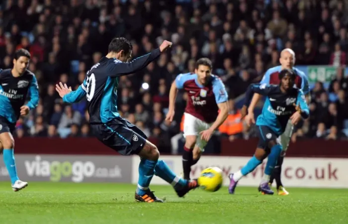 Framed Print : Robin van Persie Scores Penalty: Aston Villa vs. Arsenal, Premier League 2011-12 Framed Print : Robin van Persie Scores Penalty: Aston Villa vs. Arsenal, Premier League 2011-12