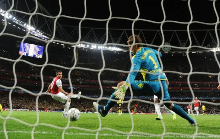 Framed Print : Robin van Persie Scores Against Roman Weidenfeller: Arsenal vs Borussia Dortmund, UEFA Champions League, 2011 Framed Print : Robin van Persie Scores Against Roman Weidenfeller: Arsenal vs Borussia Dortmund, UEFA Champions League, 2011