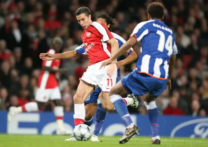 Framed Print : Robin van Persie Scores Stunner: Arsenal 4-0 Porto, Champions League