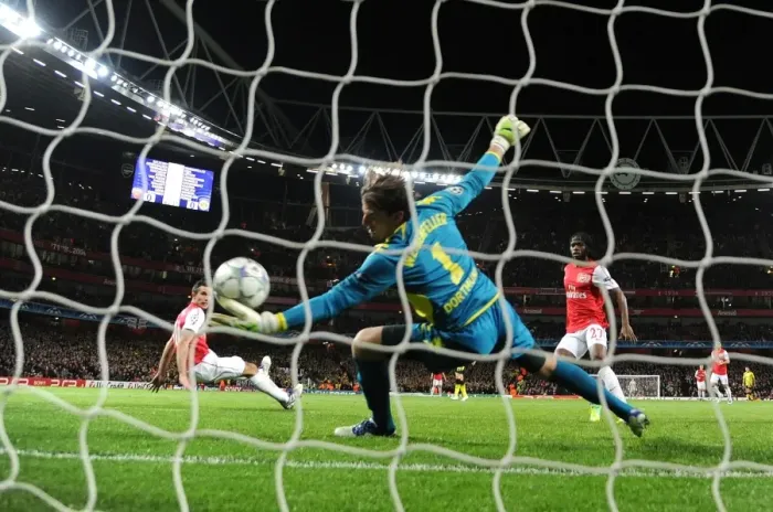 Framed Print : Robin van Persie Scores Stunner Past Roman Weidenfeller: Arsenal vs Borussia Dortmund, UEFA Champions League, 2011 Framed Print : Robin van Persie Scores Stunner Past Roman Weidenfeller: Arsenal vs Borussia Dortmund, UEFA Champions League, 2011