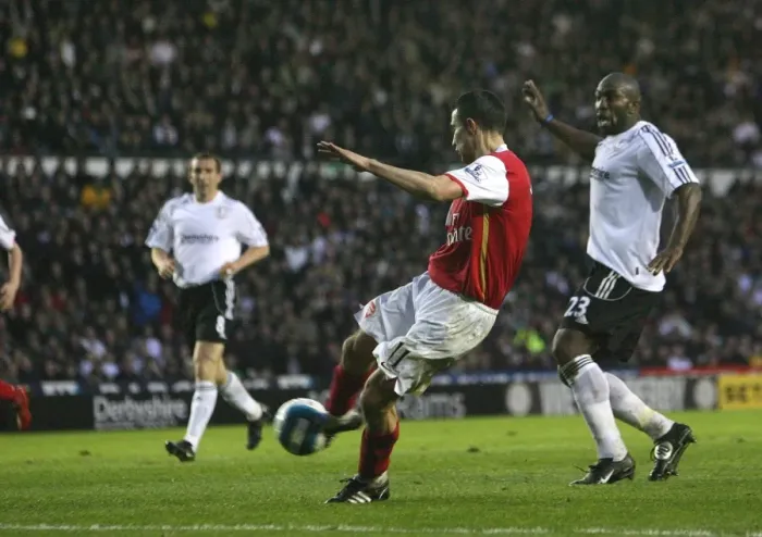 Framed Print : Robin van Persie Scores Stunning Goal Past Roy Carroll in Arsenal's 6-2 Victory over Derby